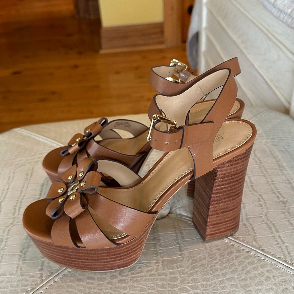 NEW Michael Kors Tara Floral Embellishment Leather Heels | Size: 6